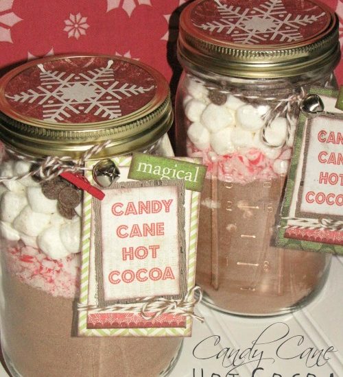 Candy Cane Hot Cocoa in mason jars. Such a cute Christmas gift idea!