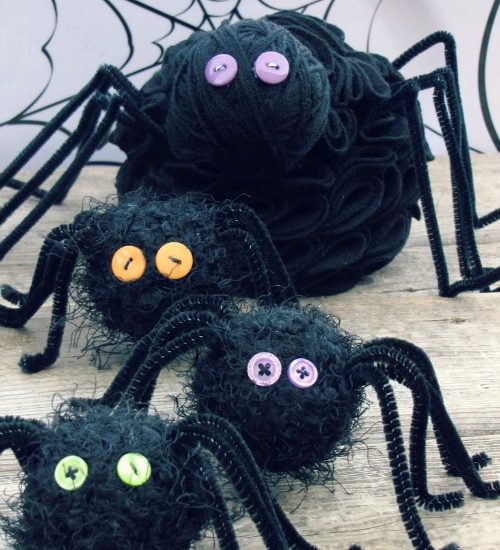 Easy to make Halloween spiders! Who knew spiders could be so cute!