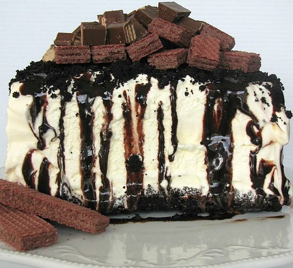 The easiest ice cream cake ever! Done in less than 10 minutes!