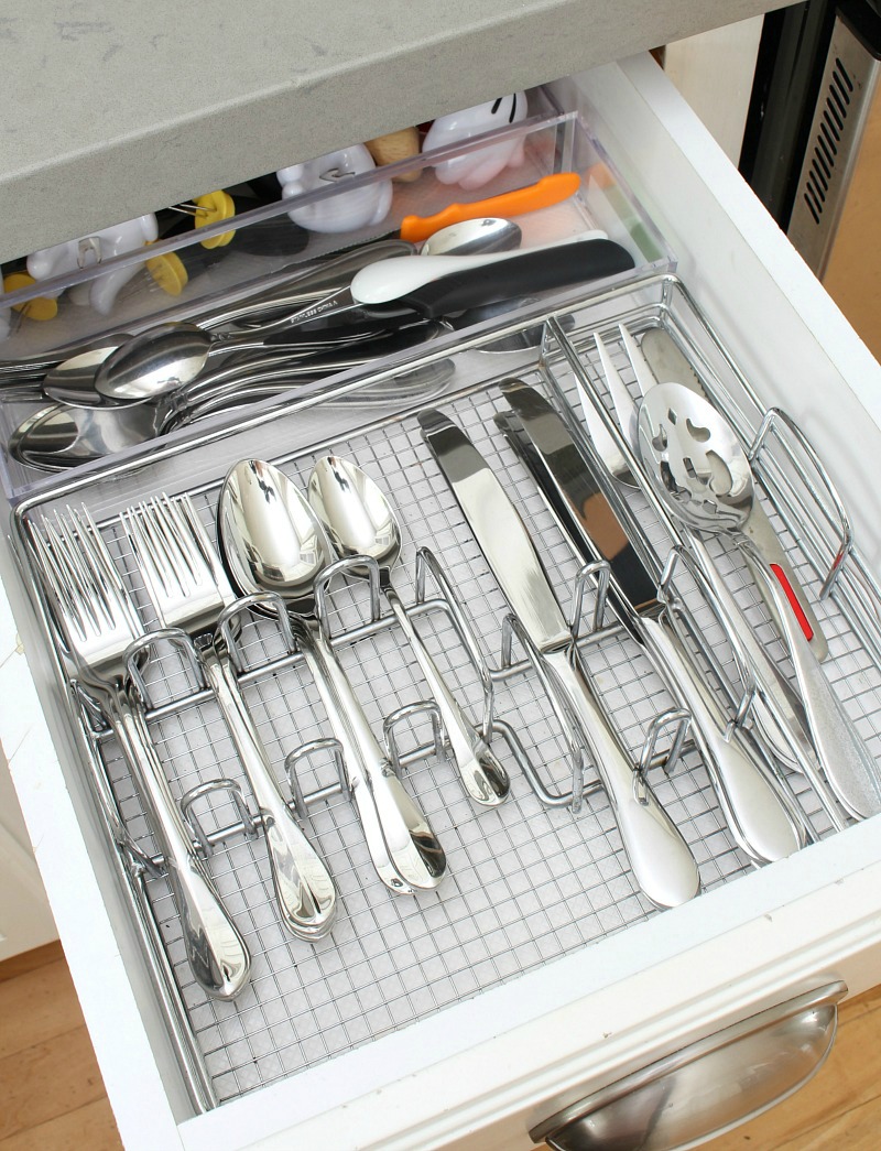 https://www.cleanandscentsible.com/wp-content/uploads/2014/04/Kitchen-Cabinet-Organization-Silverware-Clean-and-Scentsible-1.jpg