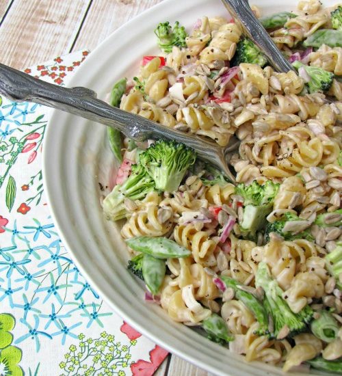 This fresh and flavorful vegetable pasta salad is perfect for summer BBQs! Delicious!