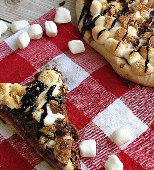 S'mores Pizza - Done up on the grill and perfect for those backyard campouts! // from Clean and Scentsible