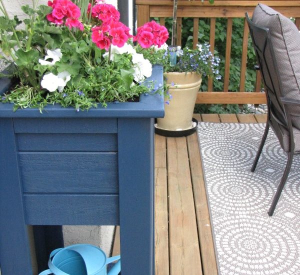 Wooden planter makeover using Behr Premium solid colour weather proofing in Atlantic.