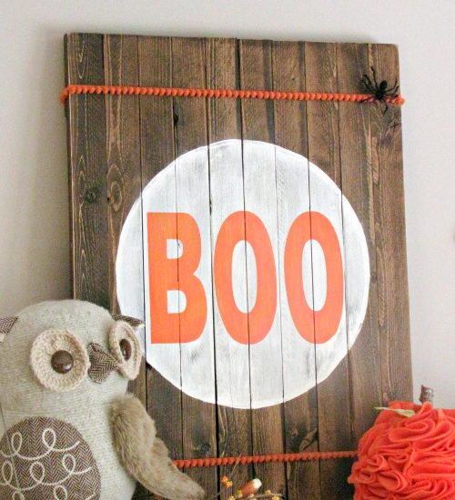 Rustic Hallowen Sign. Simple wooden Halloween sign made from garden stakes. Simple Boo sign.