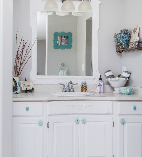 Beautiful and functional bathroom storage ideas. Love these! // cleanandscentsible.com