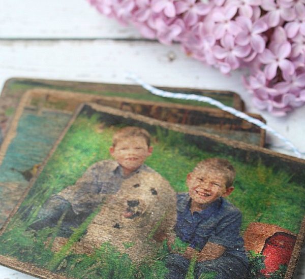 DIY Vintage Photo Coasters. Use this easy photo transfer technique to transfer your photos onto wooden coasters or any other wooden surface. So much fun to play around with!