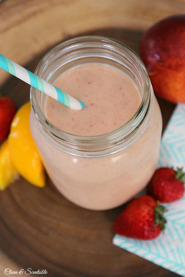 https://www.cleanandscentsible.com/wp-content/uploads/2015/07/Strawberry-Peach-Smoothie-1.jpg