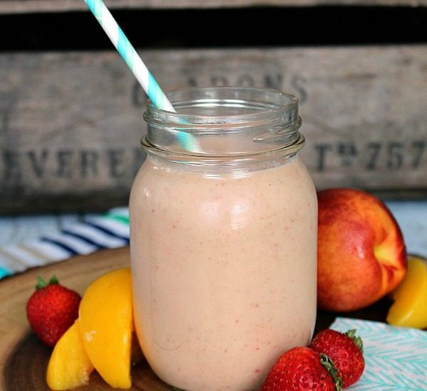 This strawberry peach smoothie is a healthy way to start off your day! Perfect for those summer fresh fruit!