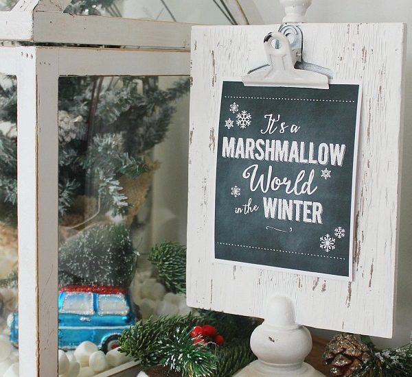 Free chalkboard Christmas printable - love this cute marshmallow world vignette!