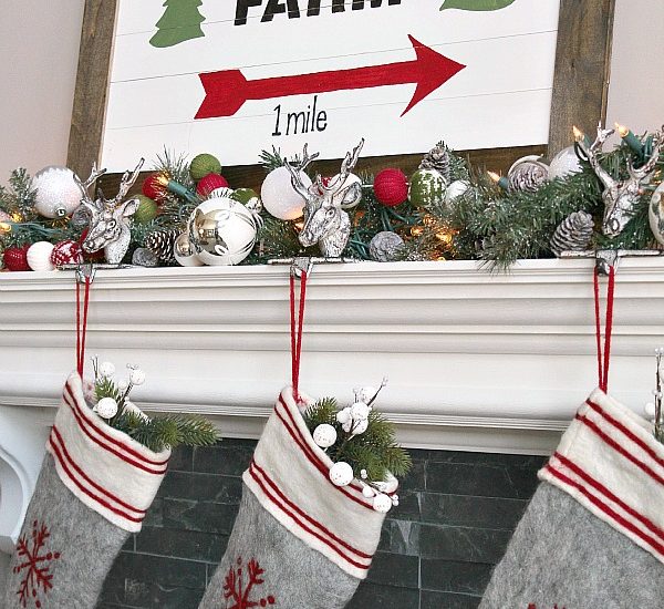 Christmas tree farm sign and tutorial for how to make a wood slat sign.