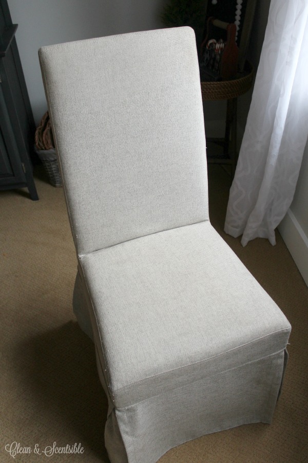 Great tips for cleaning upholstered chairs or other furniture. 