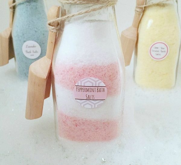 Soak your worries away with these DIY bath salts! They are SO easy to make and are a great gift idea! Free printable labels included!