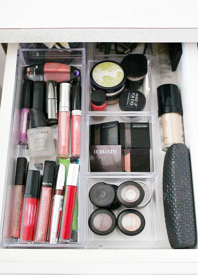 https://www.cleanandscentsible.com/wp-content/uploads/2016/03/makeup-organization-Clean-and-Scentsible.jpg