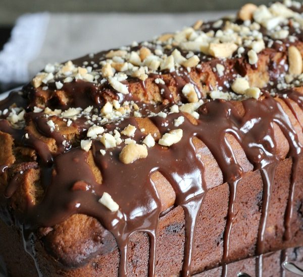 Easy chocolate peanut butter banana b0read with a chocolate glaze. My favorite banana bread recipe!