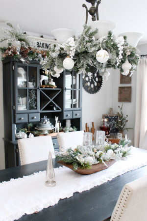 Farmhouse Dining Room Christmas Decorations - Clean and Scentsible