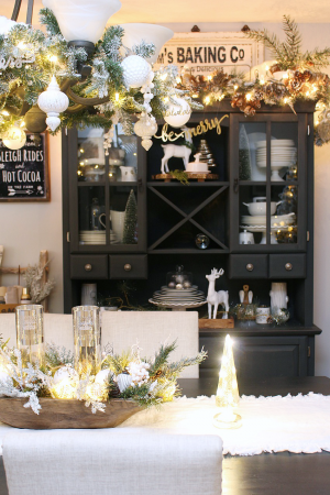 Farmhouse Dining Room Christmas Decorations - Clean and Scentsible