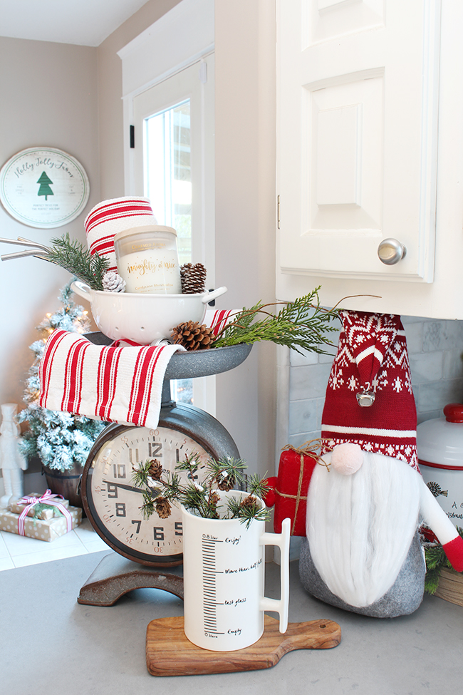 Christmas Kitchen Decor - Clean and Scentsible