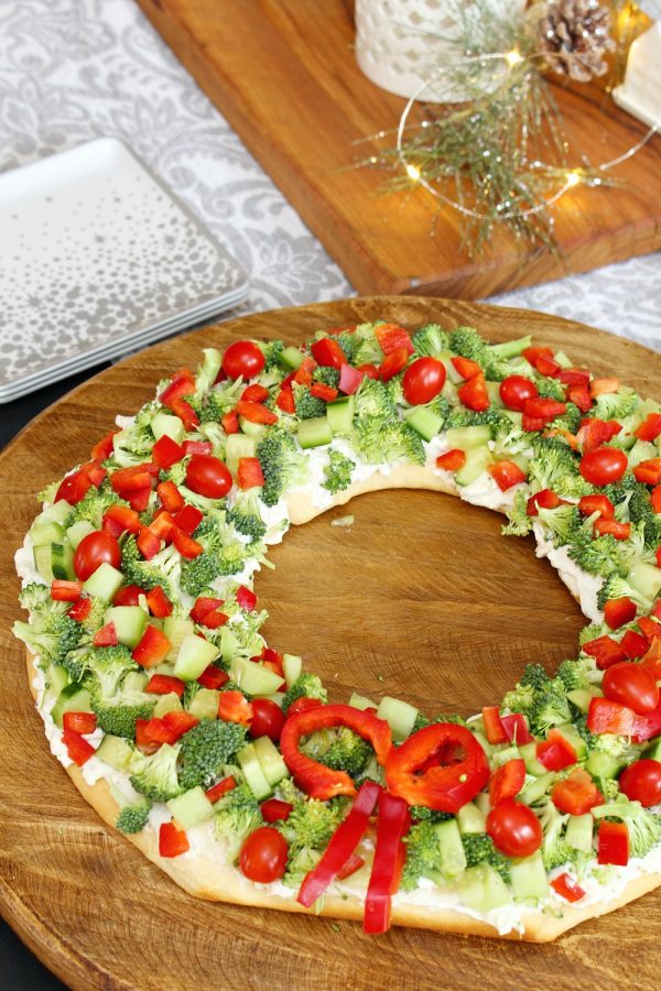 Christmas Appetizer - Christmas Wreath Veggie Pizza - Clean and Scentsible