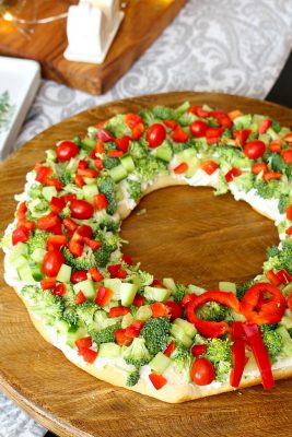 Christmas Appetizer - Christmas Wreath Veggie Pizza - Clean and Scentsible