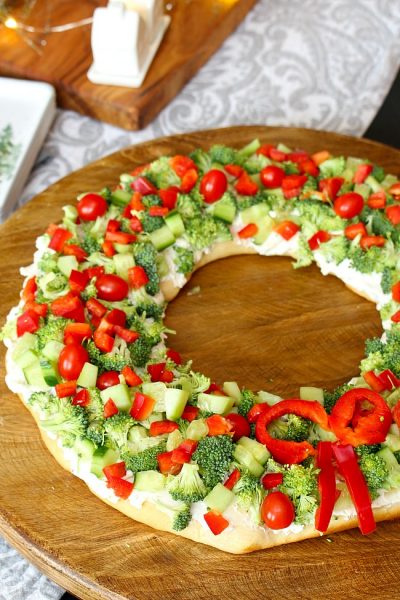 Christmas Appetizer - Christmas Wreath Veggie Pizza - Clean and Scentsible