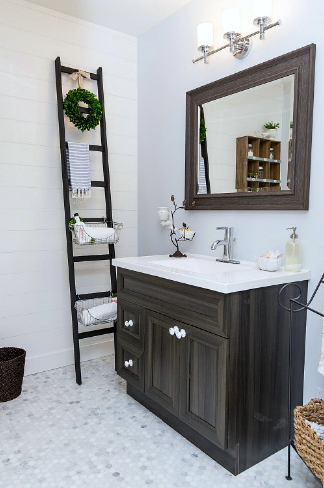 How to organize bathroom cabinets and vanities