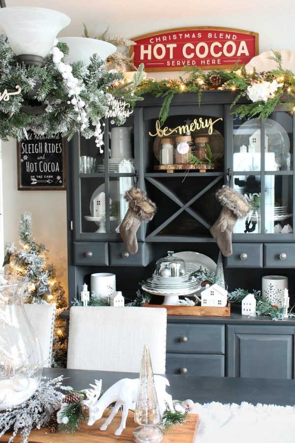 Christmas Dining Room Decor - Clean and Scentsible