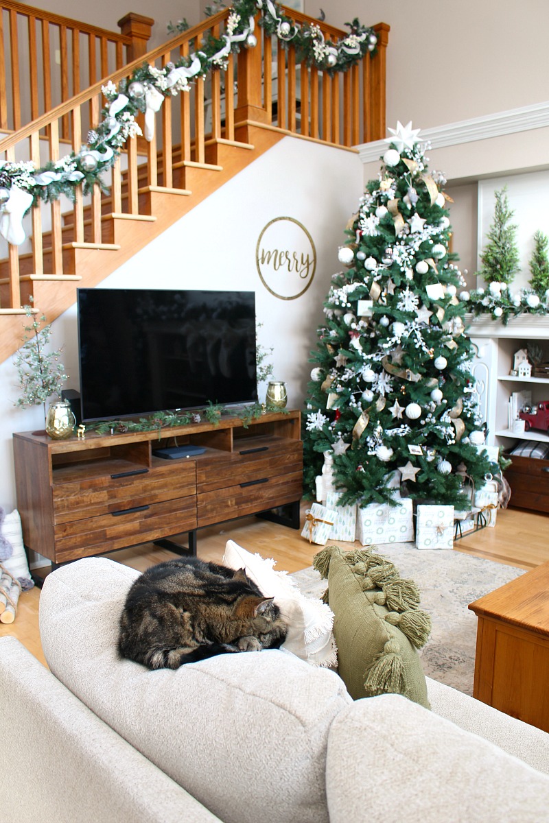 Cozy Christmas Home Tour and Decorating Ideas - Clean and Scentsible