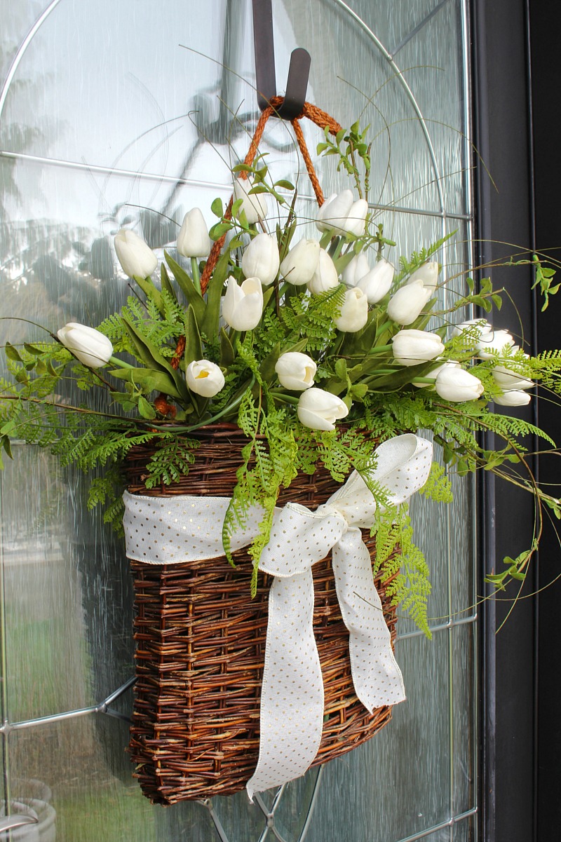 https://www.cleanandscentsible.com/wp-content/uploads/2020/03/spring-tulip-wreath-Clean-and-Scentsible.jpg
