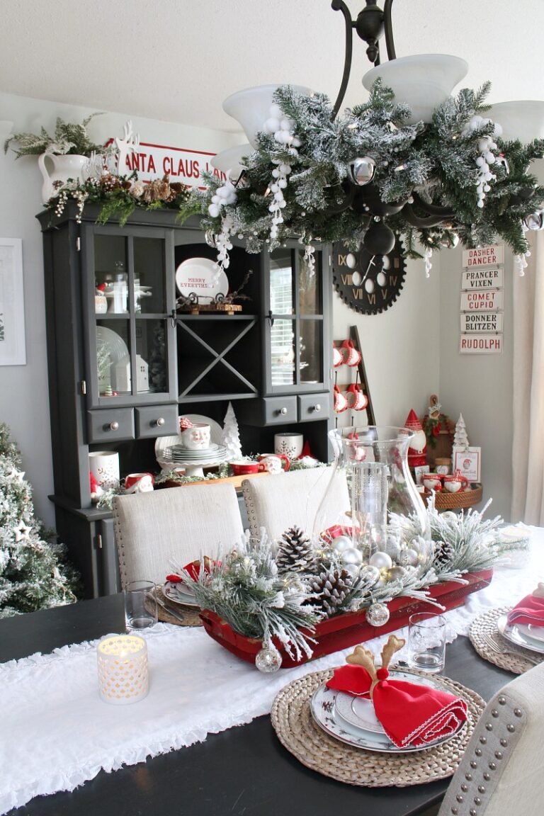 Dining Room Christmas Decor - Holiday Housewalk - Clean and Scentsible