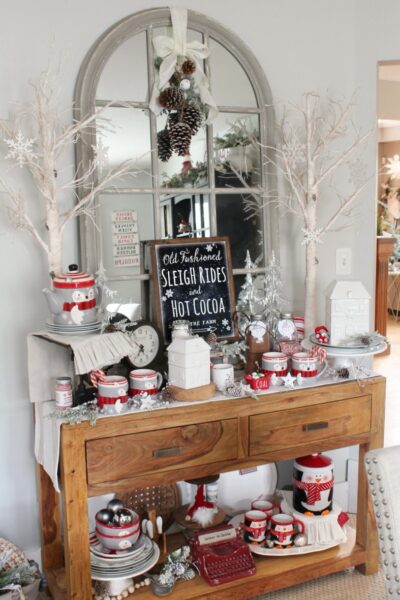 Dining Room Christmas Decor - Holiday Housewalk - Clean and Scentsible