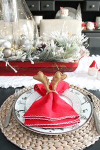 Dining Room Christmas Decor - Holiday Housewalk - Clean and Scentsible