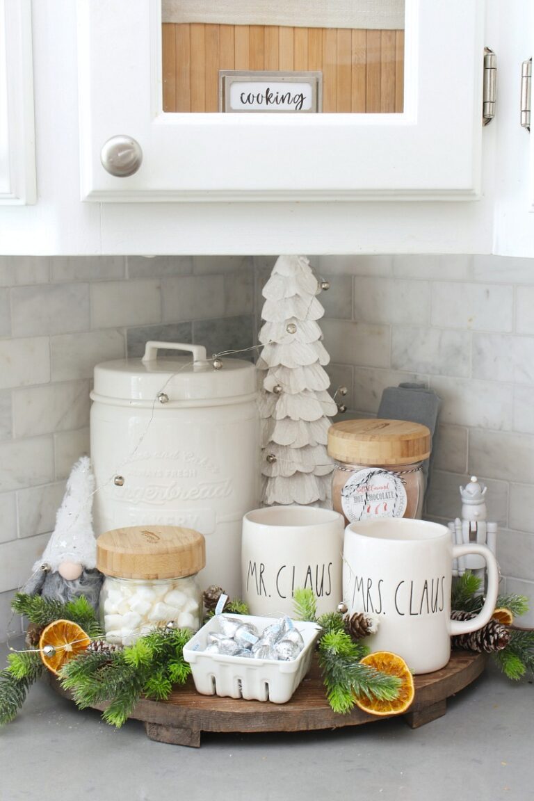 Christmas Kitchen Decor Ideas - Clean And Scentsible