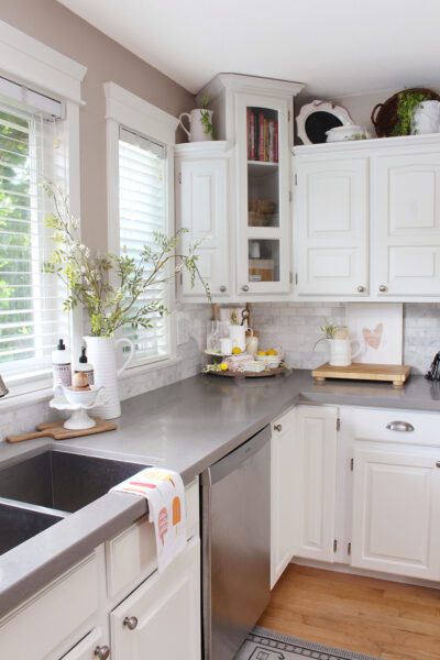 Pretty Summer Kitchen Decor Ideas - Clean and Scentsible