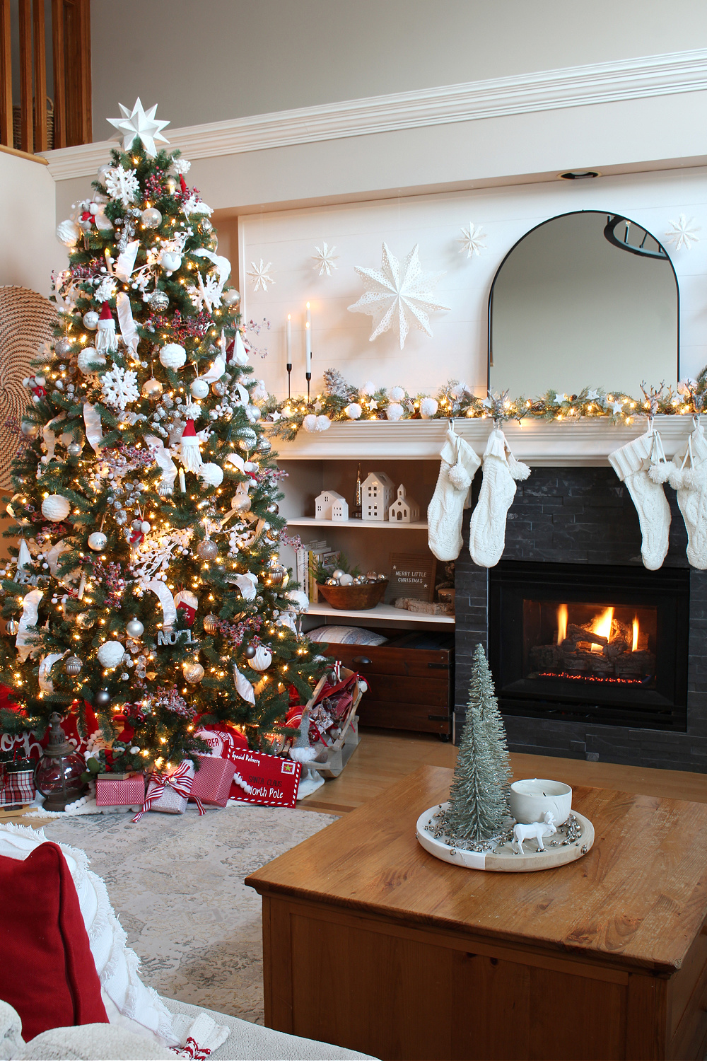 Festive Christmas Living Room Decor Ideas - Clean and Scentsible