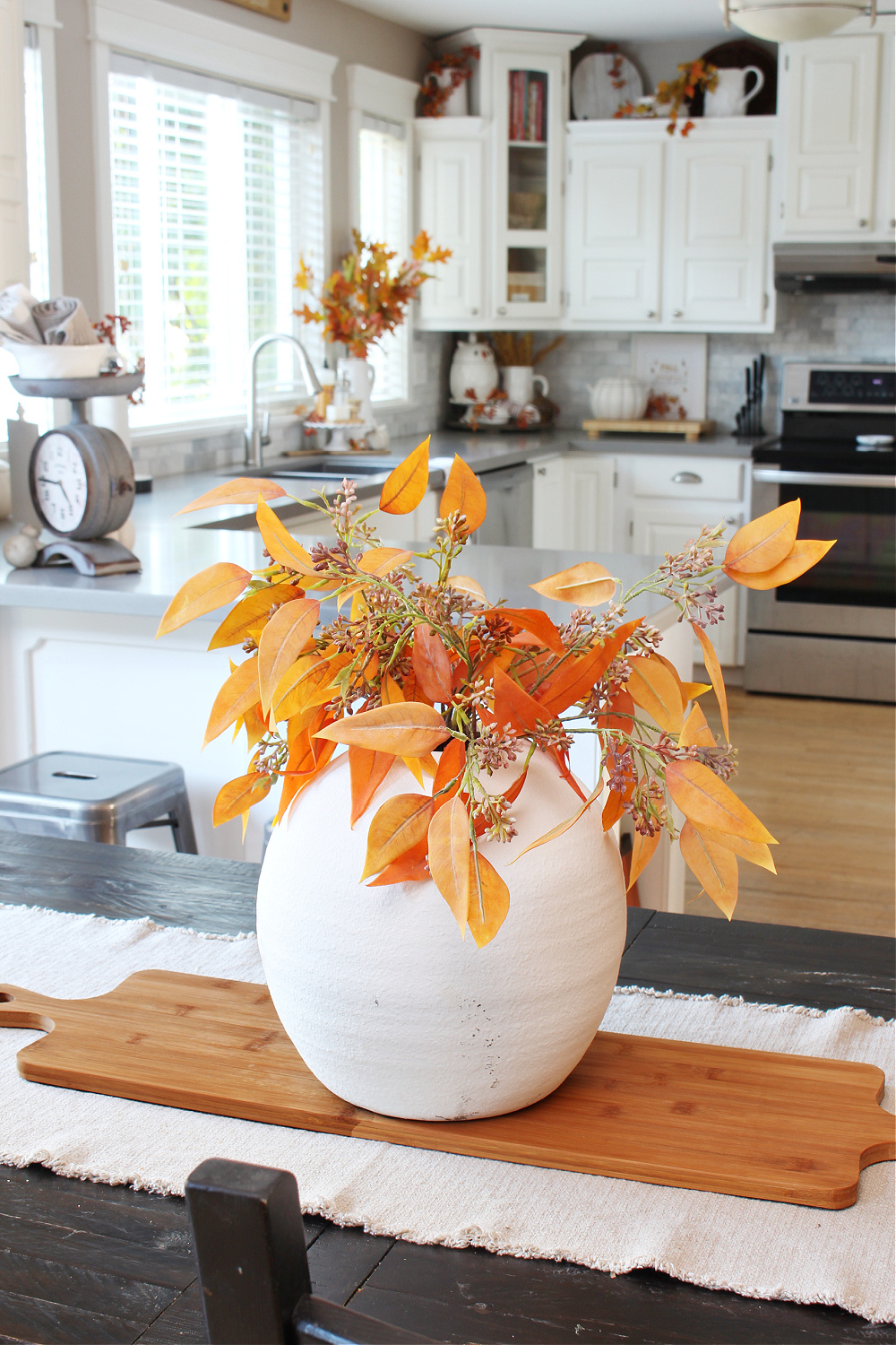 https://www.cleanandscentsible.com/wp-content/uploads/2022/09/fall-decor-for-kitchen-19-edit.jpg