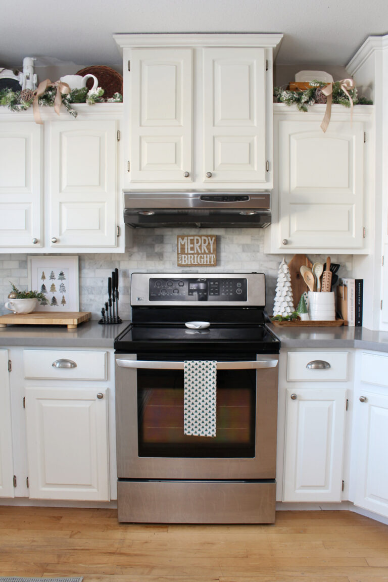 Green and White Kitchen Christmas Decor - Clean and Scentsible