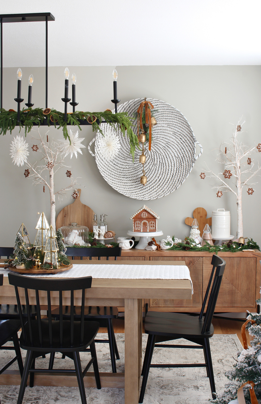 https://www.cleanandscentsible.com/wp-content/uploads/2023/11/Christmas-Dining-Room-Gingerbread-Clean-and-Scentsible.jpg