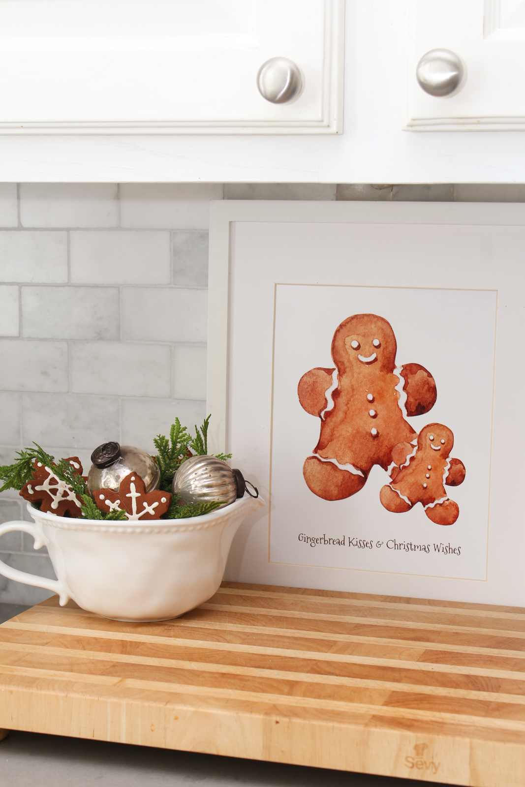 Gingerbread artwork with two gingerbread men cookies and text saying "Gingerbread Kisses and Christmas Wishes".